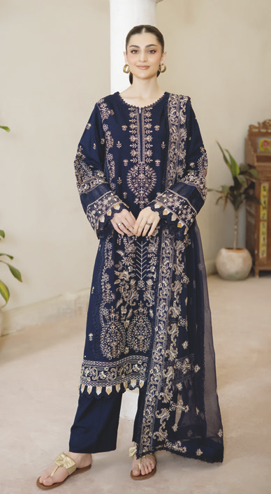 Premium Winter Karandi Suit | Embroidered Resham Karandi with Embroidered Bamber Chiffon Dupatta