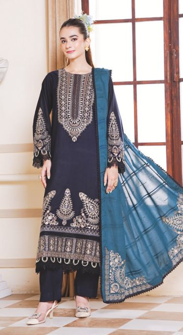 Embroidered Winter Ensemble with Elegant Jacquard Wool Shawl