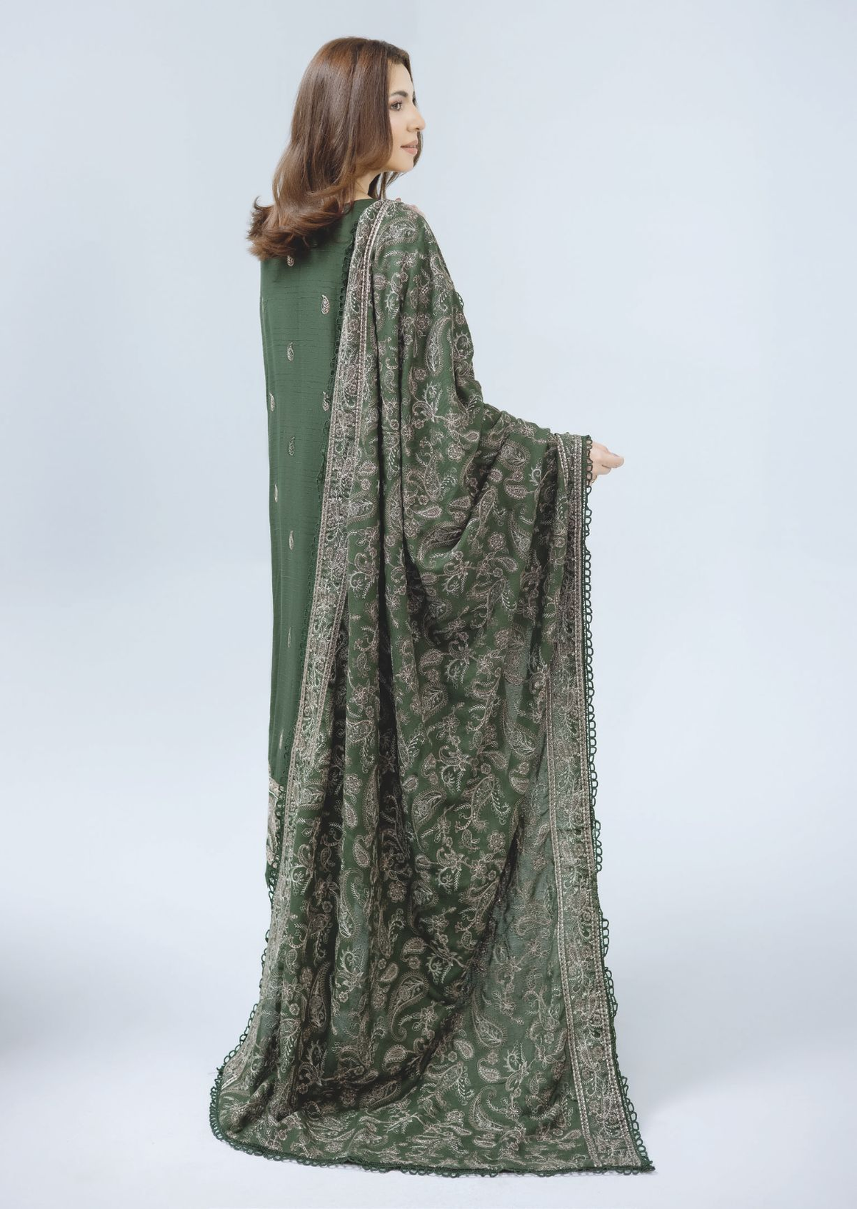 Luxury 3-Piece Winter Outfit with Detailed Embroidery and Wool Shawl