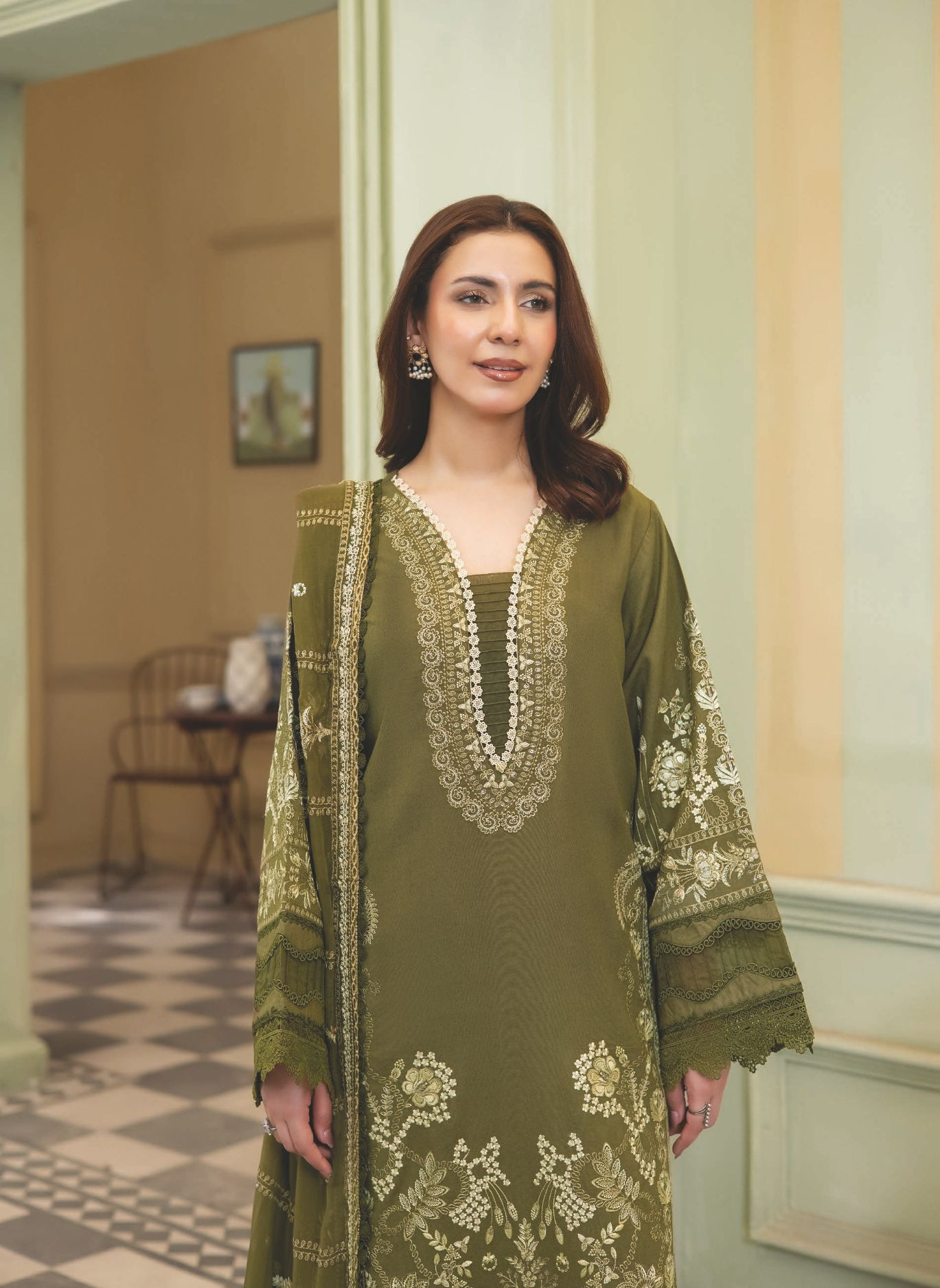 Luxury Resham Karandi Suit with Embroidered Bamber Chiffon Dupatta