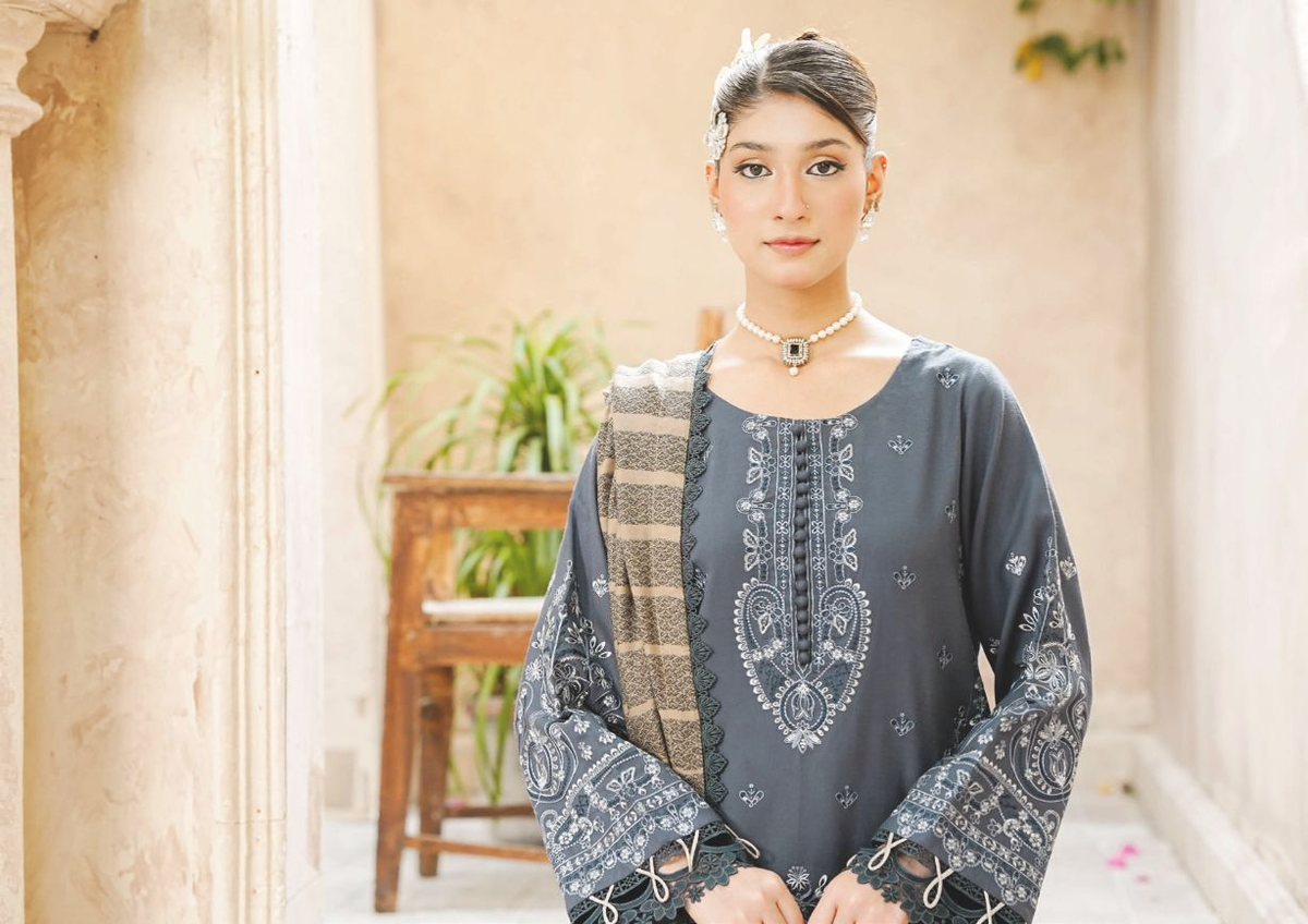 Premium Embroidered Winter 3-Piece Suit with Luxury Jacquard Shawl