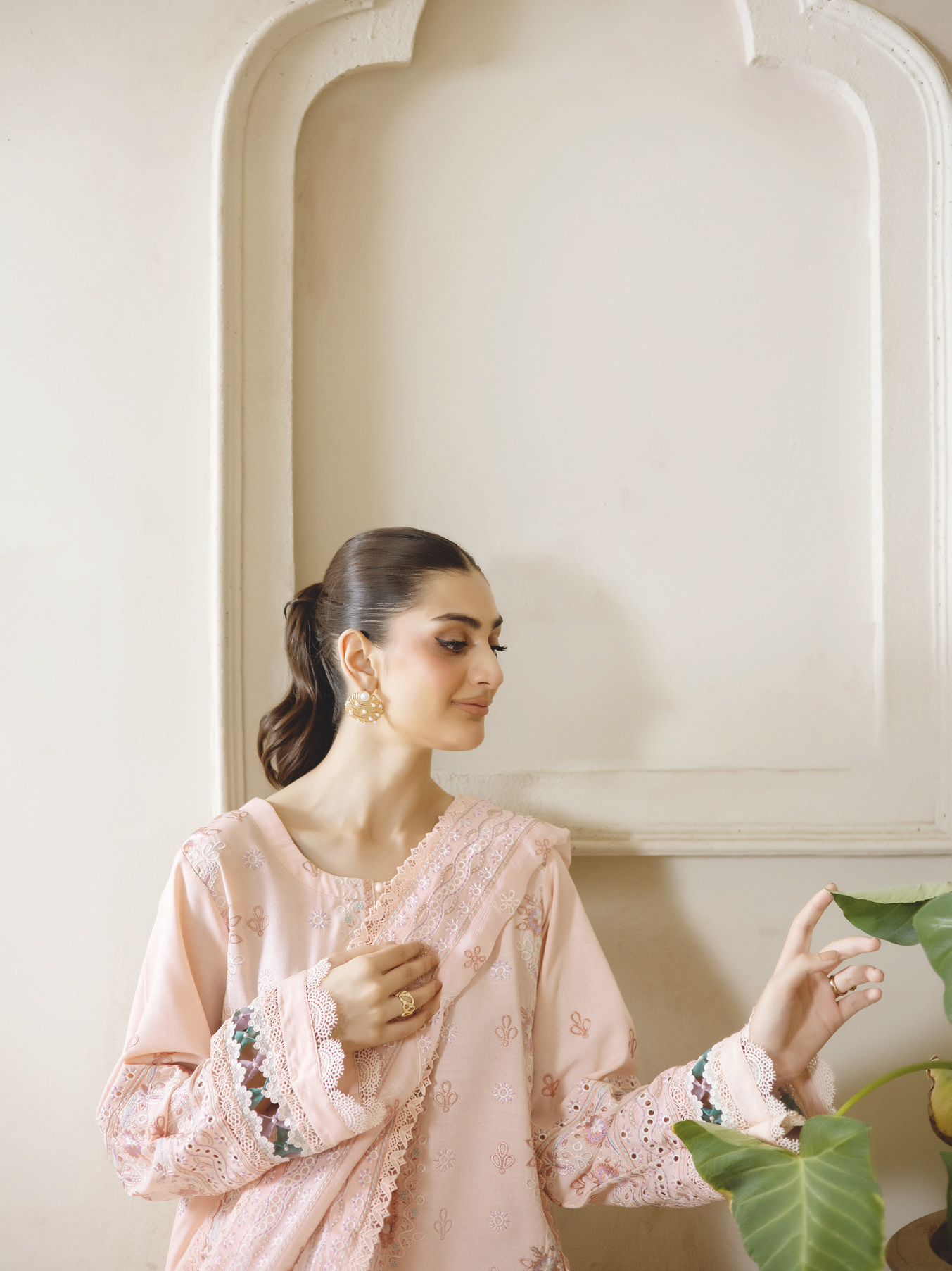 Luxury Resham Embroidered Karandi Dress | Embroidered Bamber Chiffon Dupatta | Winter Wear