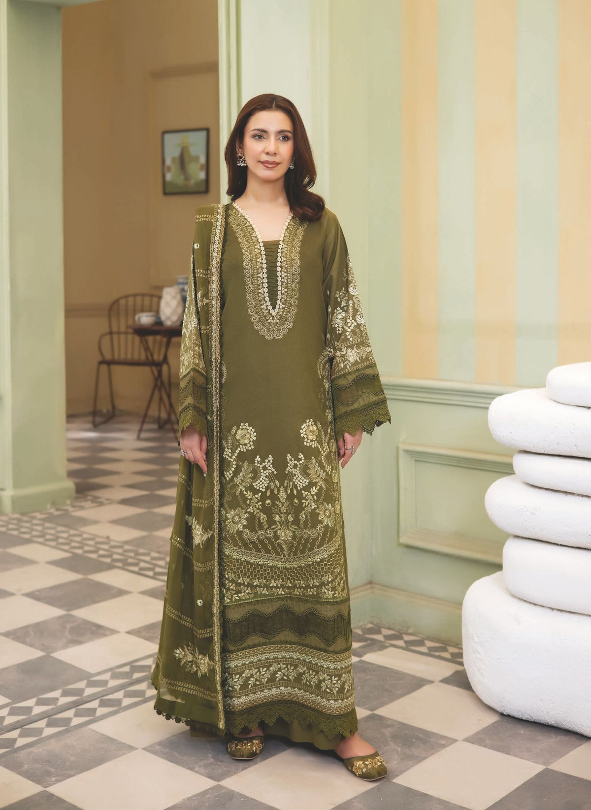 Luxury Resham Karandi Suit with Embroidered Bamber Chiffon Dupatta