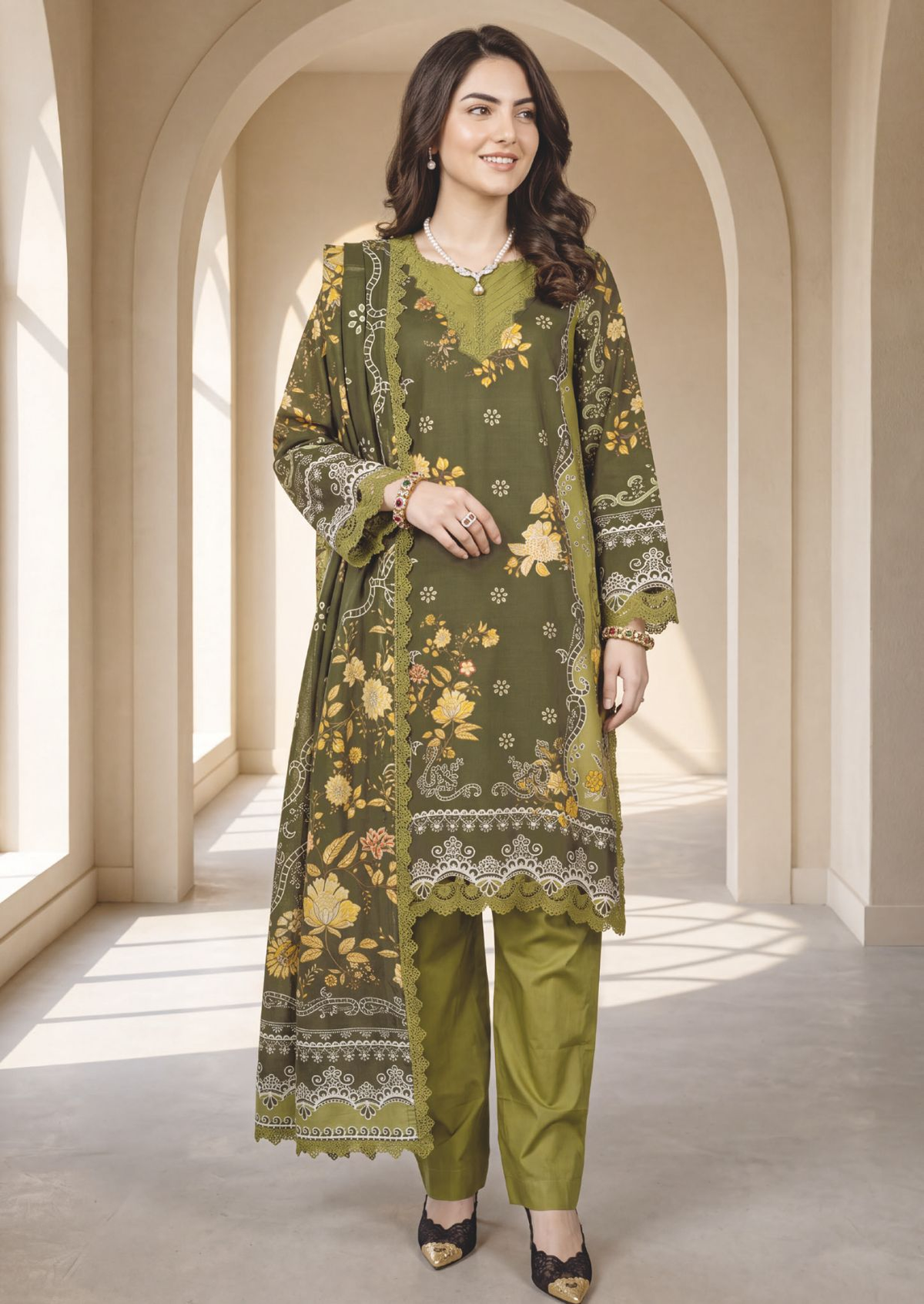 Elegant Women's Printed Winter Suit with Luxury Printed Shawl