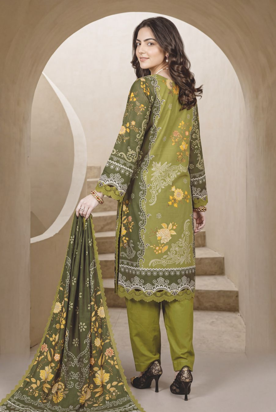 Elegant Women's Printed Winter Suit with Luxury Printed Shawl