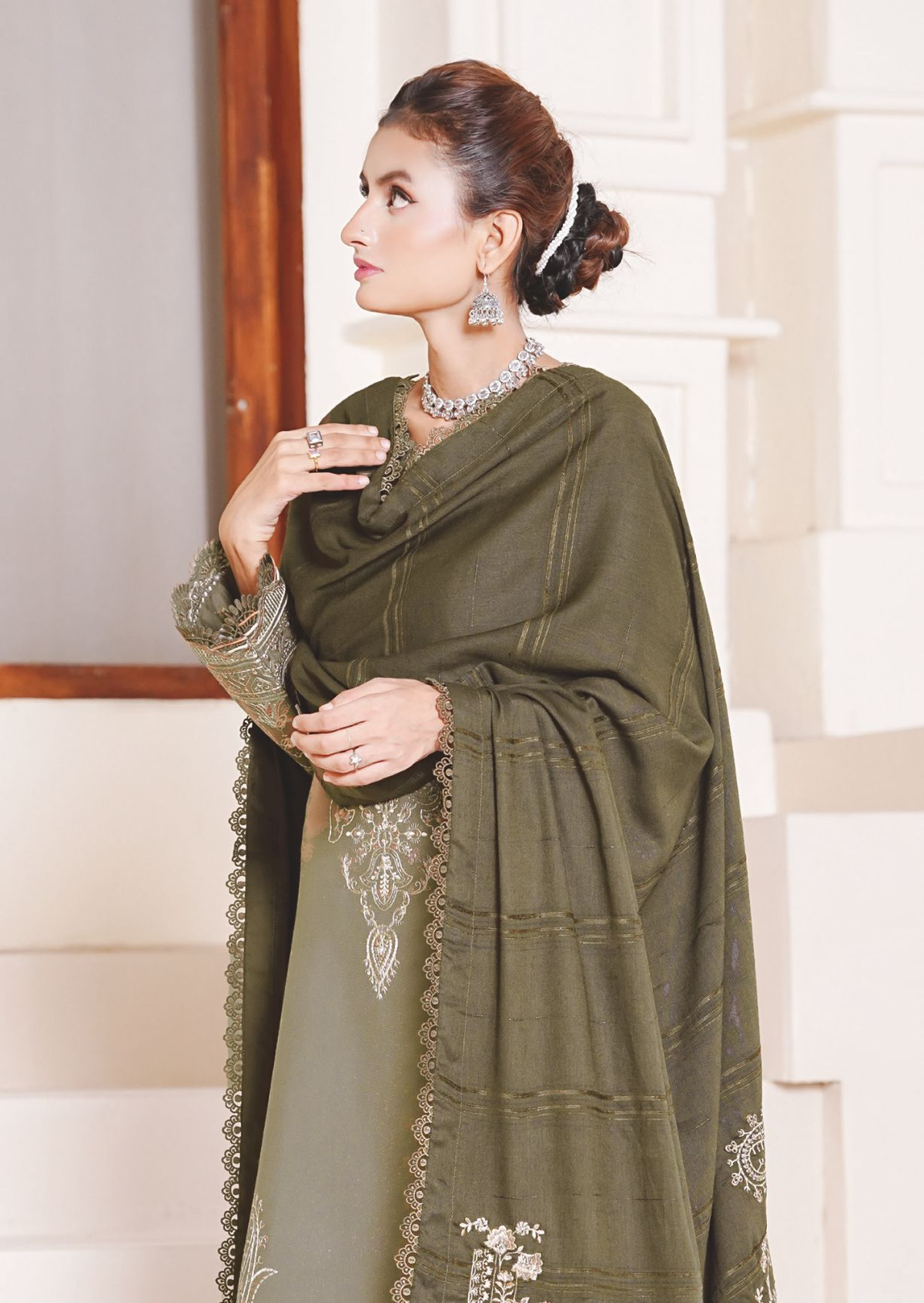 Elegant Embroidered Winter Suit with Jacquard Luxury Wool Shawl