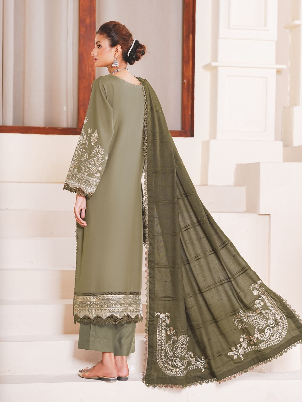 Elegant Embroidered Winter Suit with Jacquard Luxury Wool Shawl