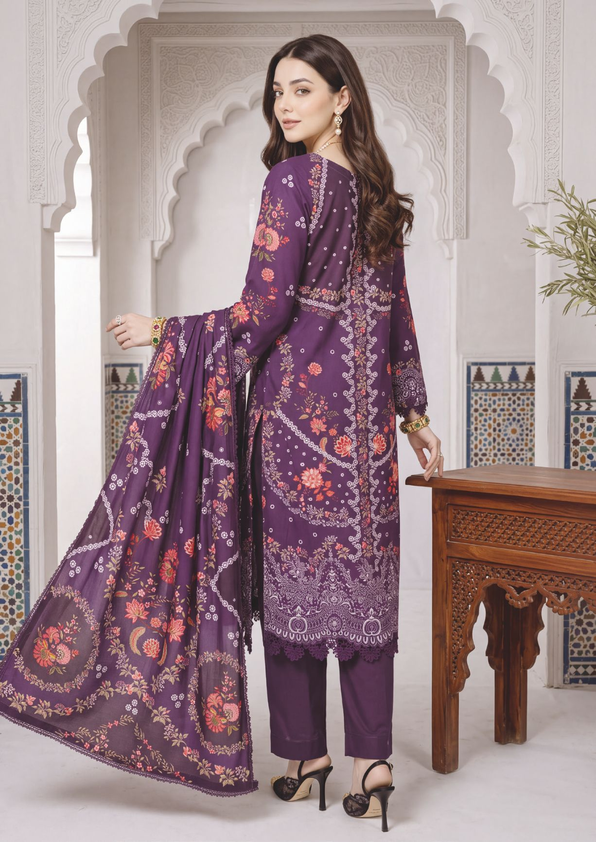 Exclusive Women's Printed Winter Suit with Matching Winter Shawl