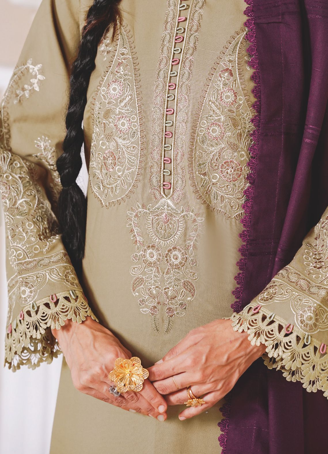 Elegant Embroidered Winter Suit with Jacquard Luxury Wool Shawl
