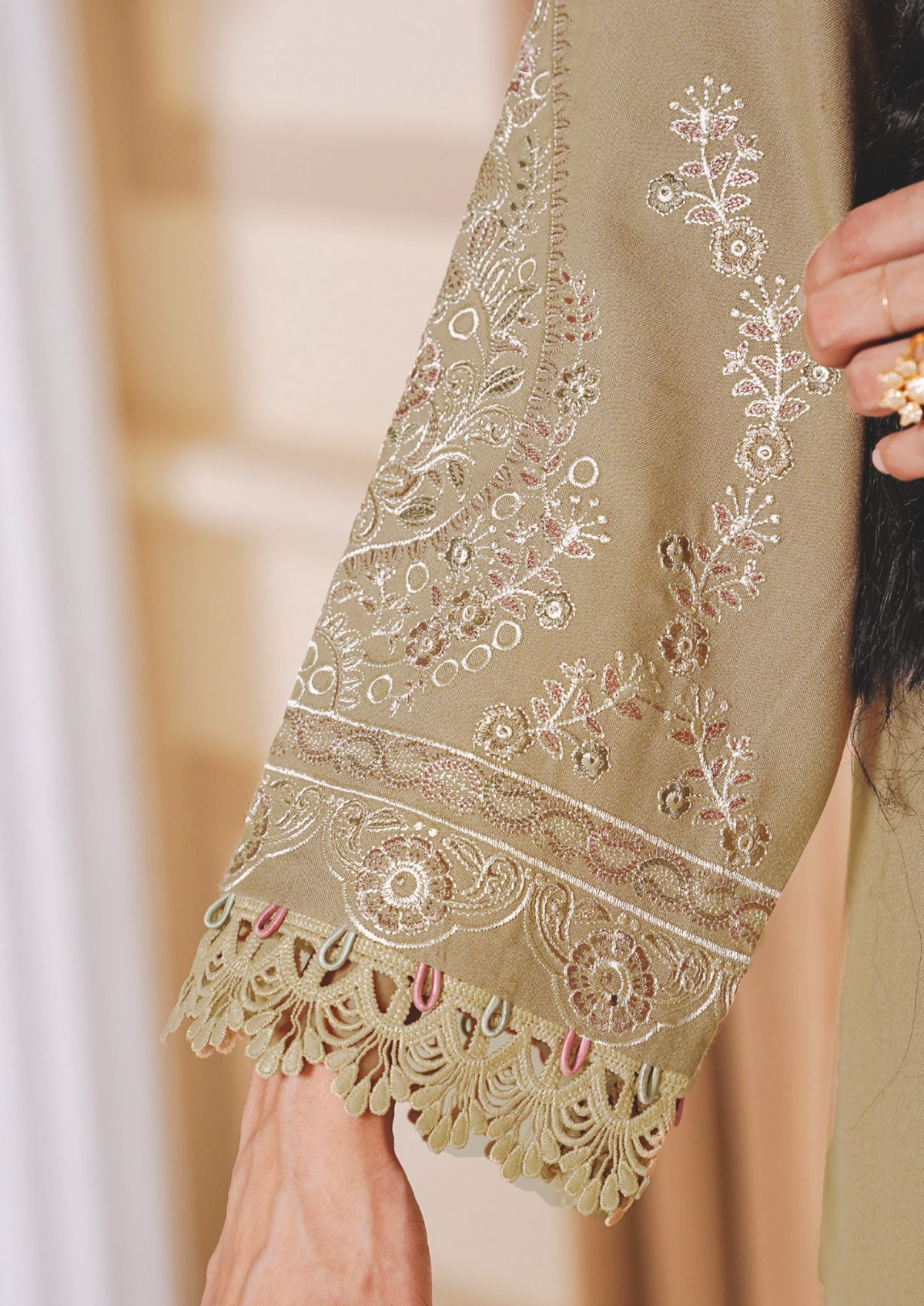 Elegant Embroidered Winter Suit with Jacquard Luxury Wool Shawl