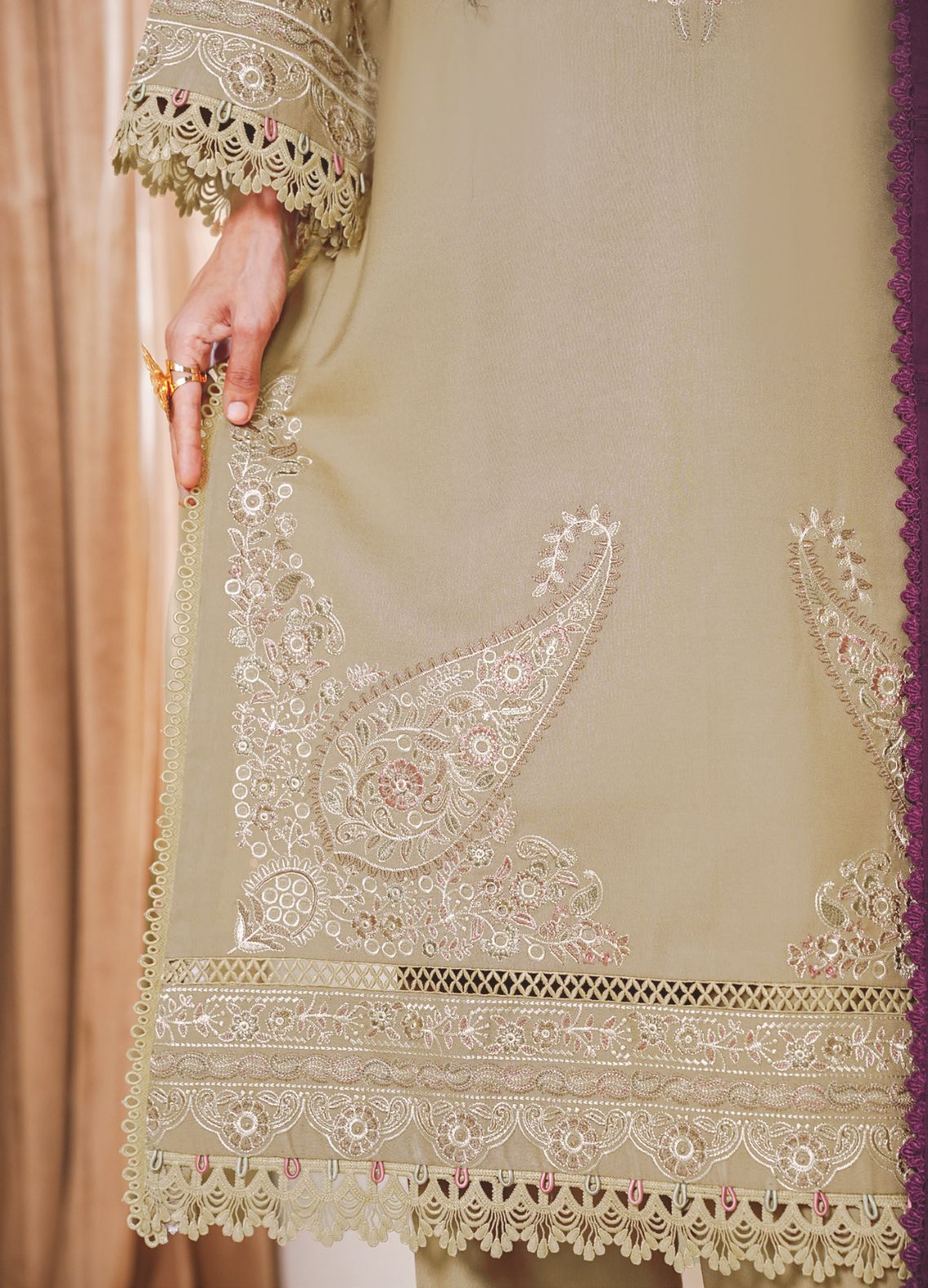 Elegant Embroidered Winter Suit with Jacquard Luxury Wool Shawl