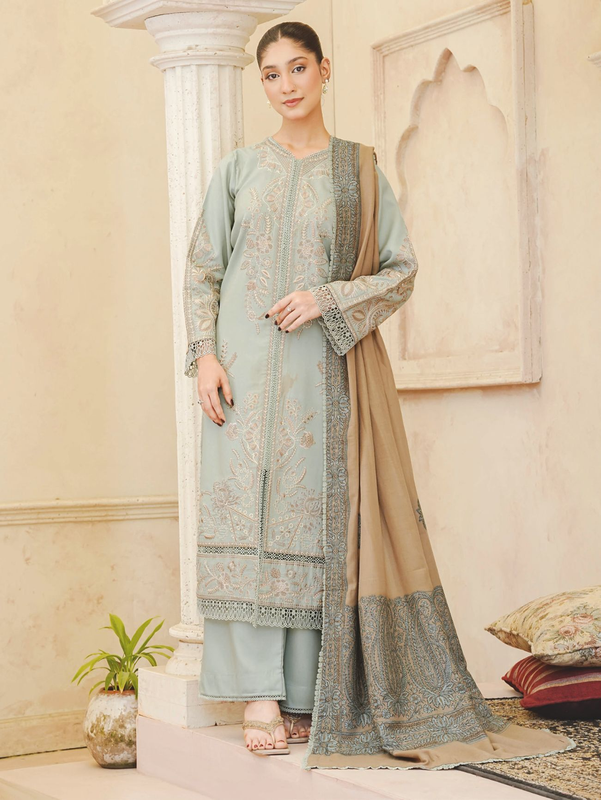Elegant Winter Embroidered Suit with Luxury Jacquard Shawl