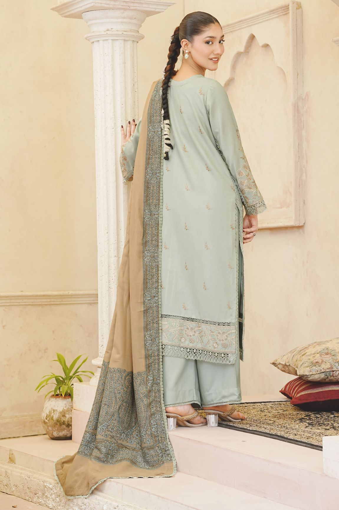 Elegant Winter Embroidered Suit with Luxury Jacquard Shawl
