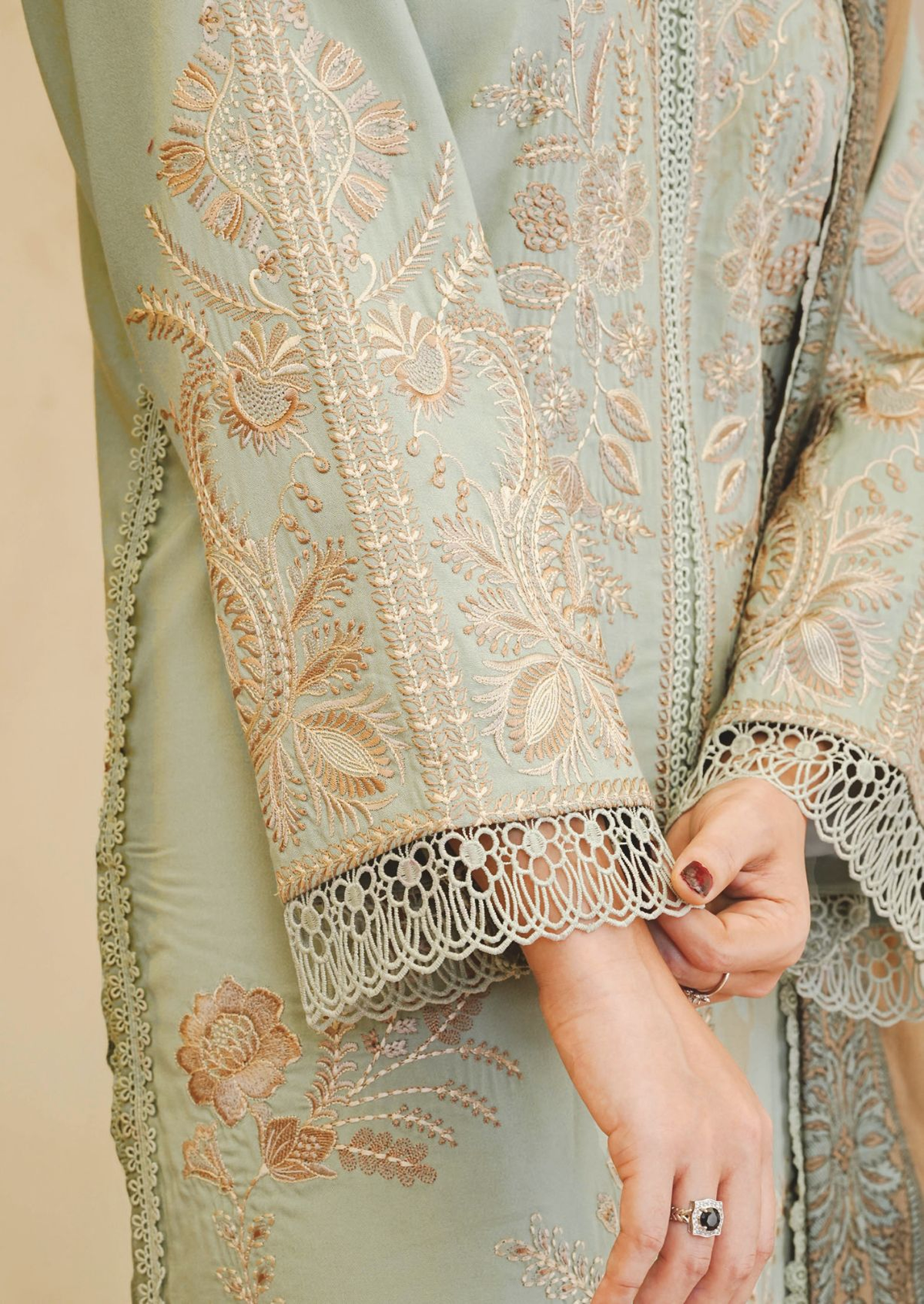 Elegant Winter Embroidered Suit with Luxury Jacquard Shawl