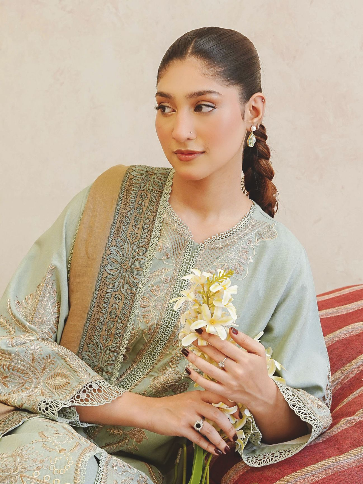 Elegant Winter Embroidered Suit with Luxury Jacquard Shawl