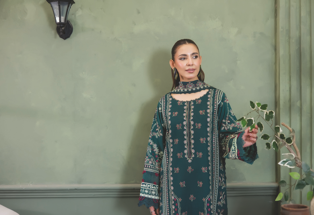 Luxury Resham Karandi Embroidered Suit with Chiffon Dupatta