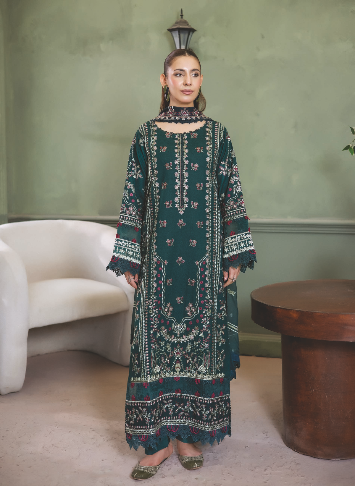 Luxury Resham Karandi Embroidered Suit with Chiffon Dupatta