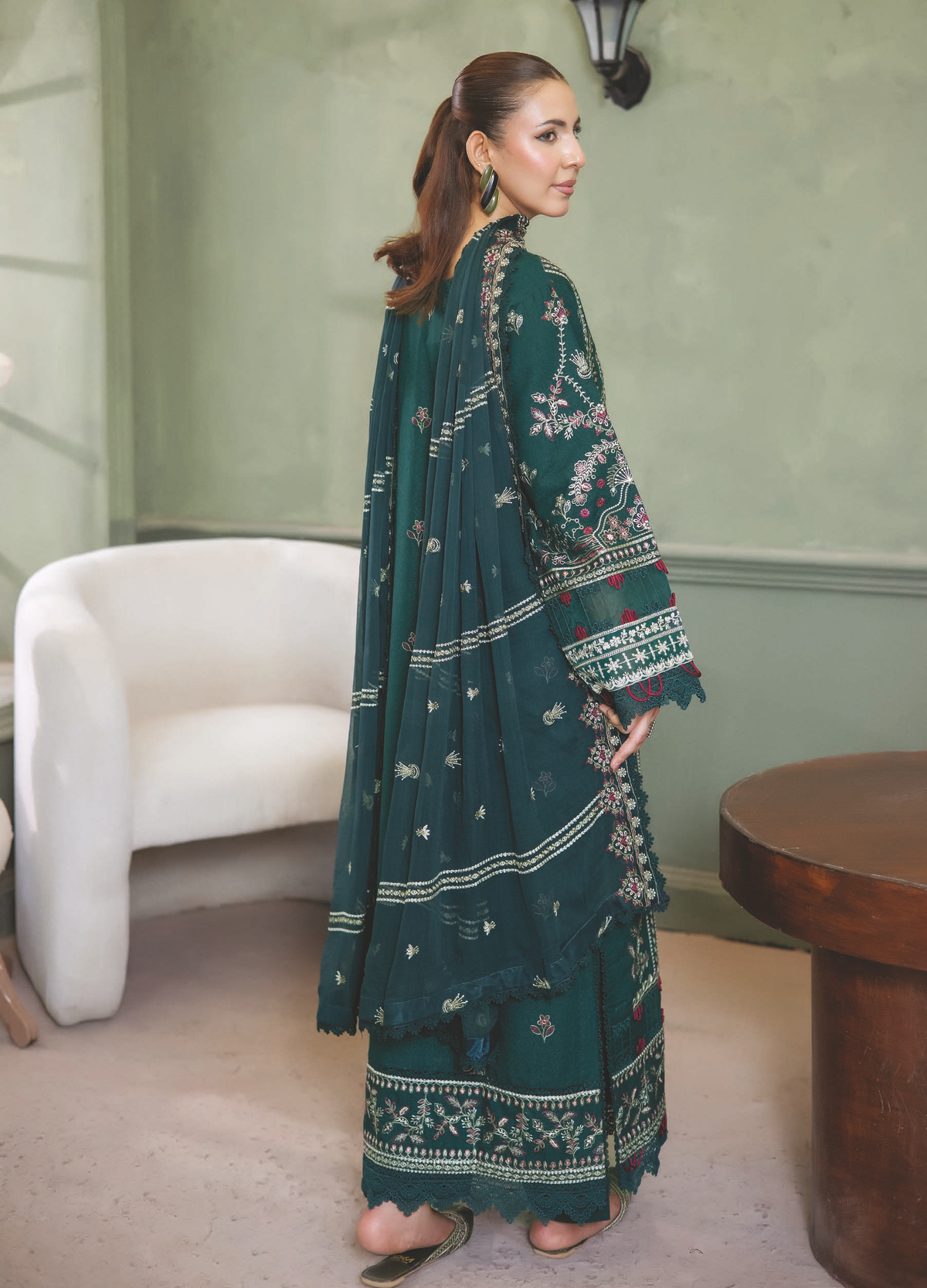 Luxury Resham Karandi Embroidered Suit with Chiffon Dupatta