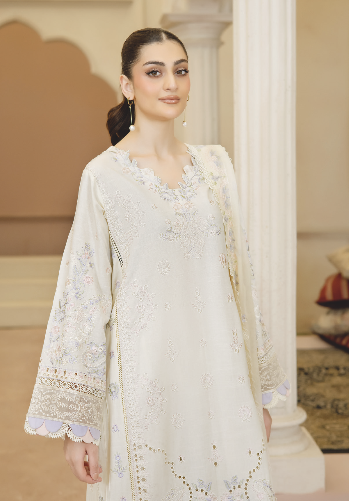 Elegant Embroidered Resham Karandi 3PC | Premium Bamber Chiffon Dupatta | Winter Collection