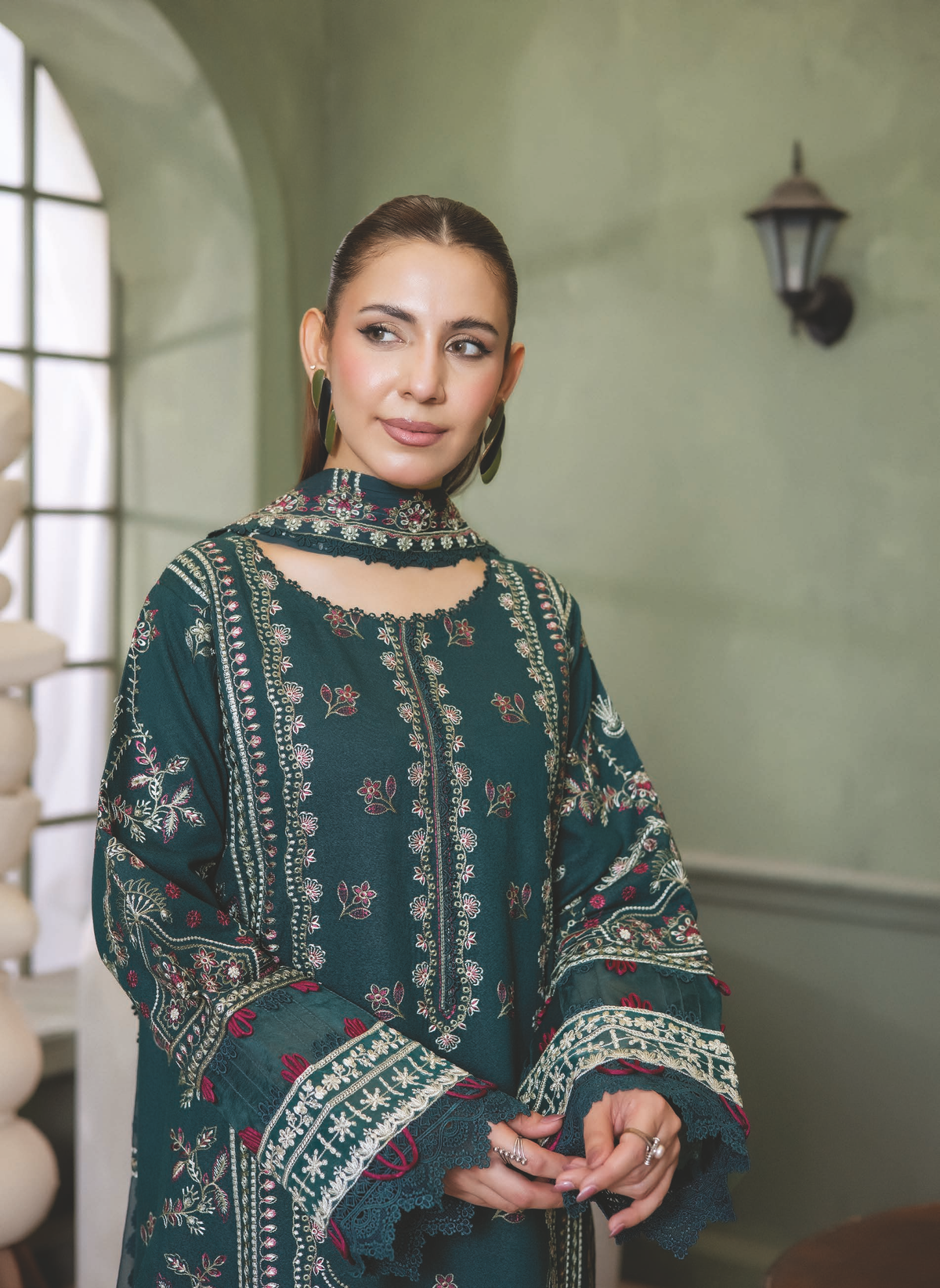 Luxury Resham Karandi Embroidered Suit with Chiffon Dupatta