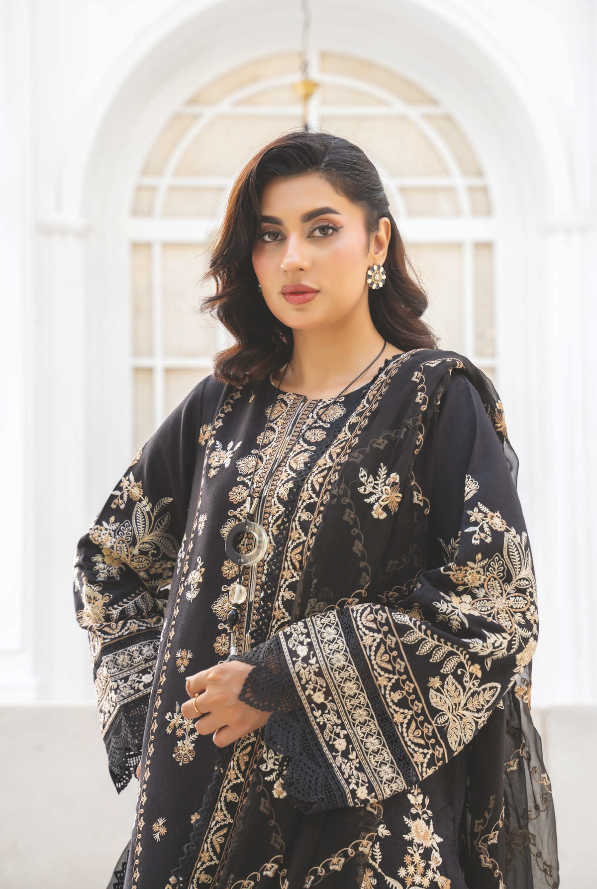 Luxury Resham Karandi Embroidered Suit with Chiffon Dupatta