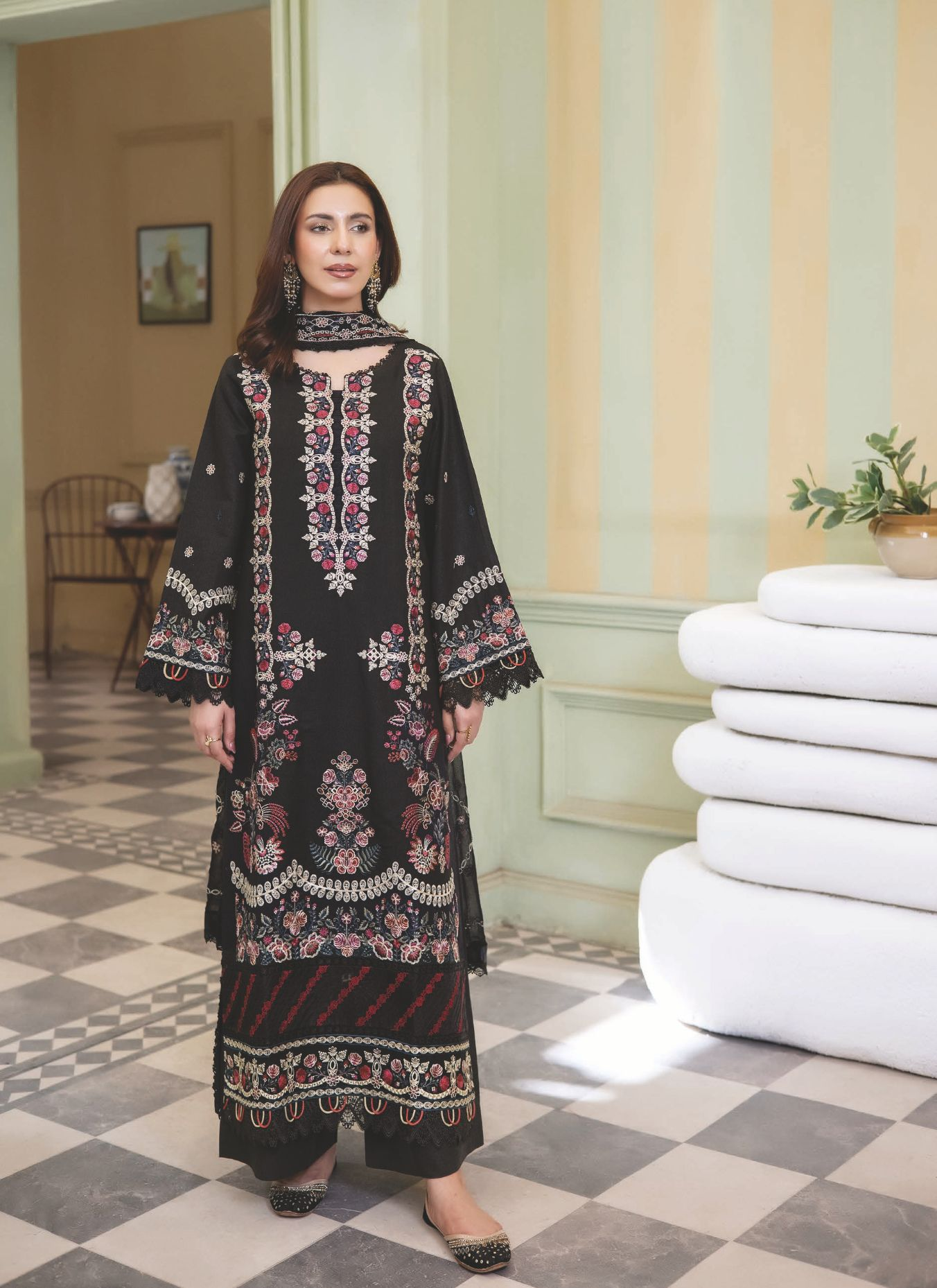Elegant Resham Karandi Winter Suit with Embroidered Dupatta