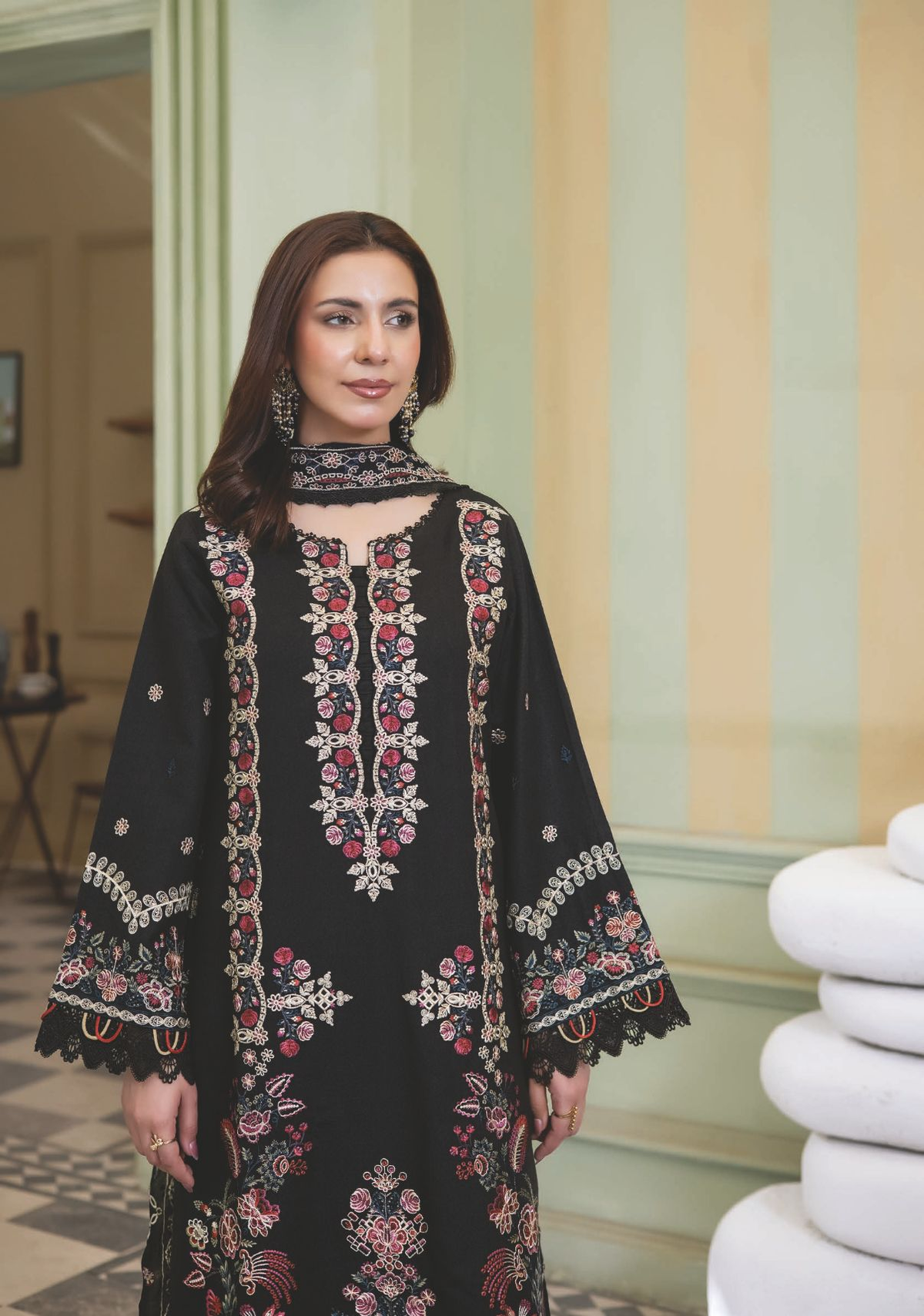 Elegant Resham Karandi Winter Suit with Embroidered Dupatta