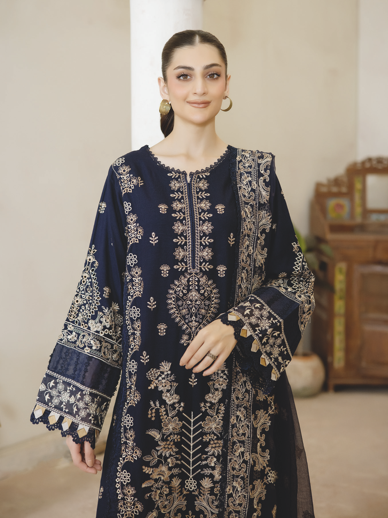 Premium Winter Karandi Suit | Embroidered Resham Karandi with Embroidered Bamber Chiffon Dupatta