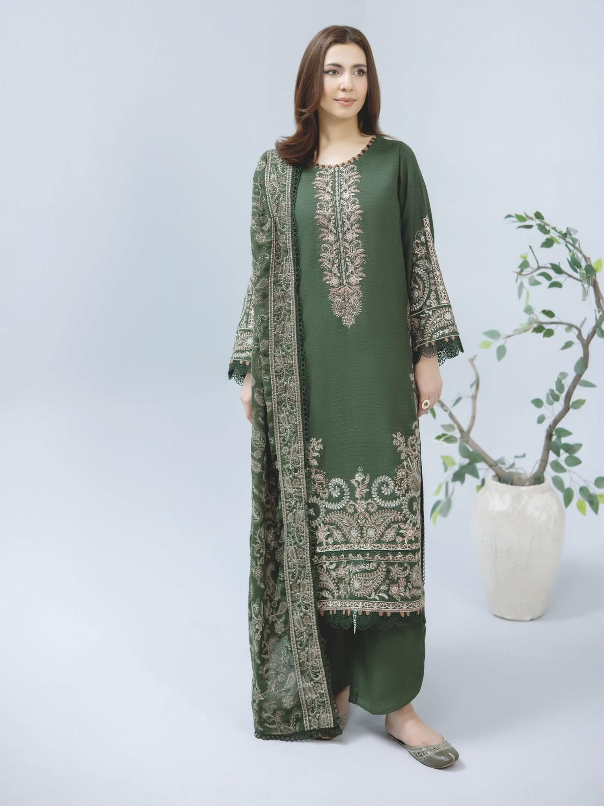 Luxury 3-Piece Winter Outfit with Detailed Embroidery and Wool Shawl