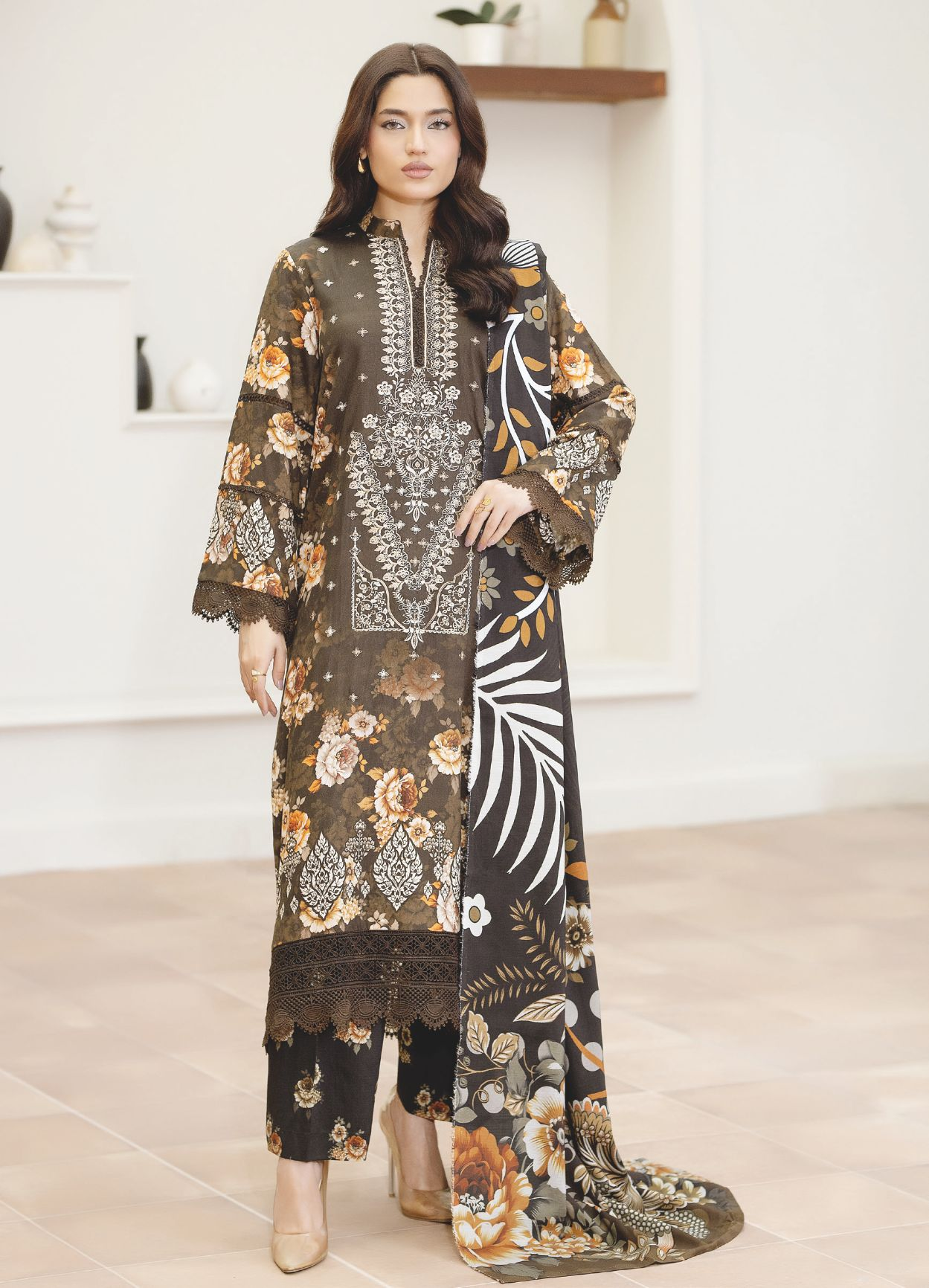 Luxury Embroidered Slub 3-Piece Suit with Printed Shawal – Sophisticated Winter Style
